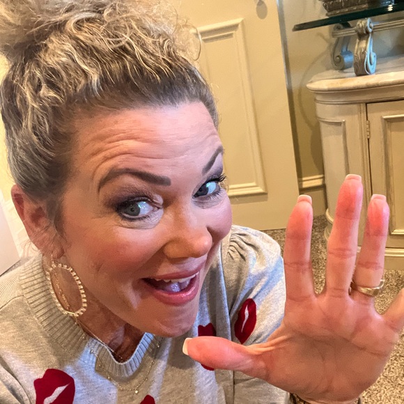 Meet your Posher, Sarah - Picture 1 of 1